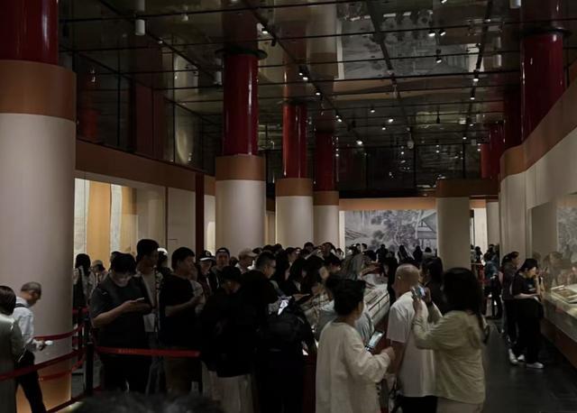 博物馆成假日经济新引擎｜国庆消费青观察开元棋牌网站观展热转为“文创消费热”(图2)